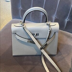 Elegant etoupe Handbag with silver color hardware. Size 28cm